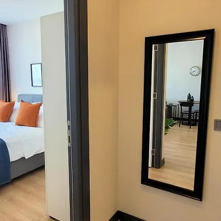 Cozy 1-bdr Apt - Metrobus Steps Away! Apartment *